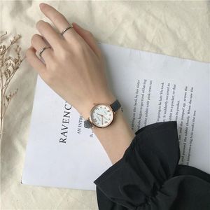 Kol saatleri minimalist stil mizaç Kore versiyonu küçük kız retro hong kong kuvars kız arkadaşlar için hediye saati izle
