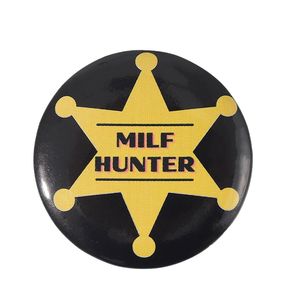 Значок MILF Hunter настраиваемая желтая розовая мягкая пуговица мужчины женщины брошит шляп