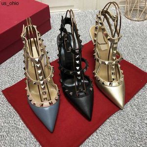 Sandalet moda sandalet kadın pompalar yüksek topuklu ayakkabılar gündelik tasarımcı altın mat deri çivili sivri uçlar slingback kadınlar yüksek topuk ayakkabı boyutu 3544 j0523