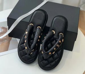 Luxurys Summer Fashion Flip Flops Slippers Частная модель бамбукового узла пряжка корова женщина повседневная клипа сандалии