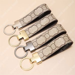 Çift harfli unisex tasarımcı anahtarlıklar erkek lüks anahtar zinciri moda anahtarlık paslanmaz çelik anahtarlık kadın çanta kolye anahtar tutucu