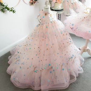 Sevimli El Yapımı Çiçek Kız Elbise Yay Kemer Boncuk Prenses Çocuk Nedime Elbisesi Kız Pageant Balo yıldız payetli kristal uzun tain Kabarık Nedime Elbisesi 2023