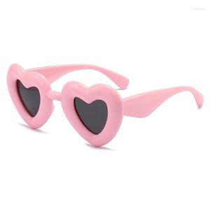 Солнцезащитные очки ретро в форме сердца в форме сердца женские женские модные бренд дизайнерские оттенки UV400 Мужчины кошачьи глаза роскошные солнцезащитные очки