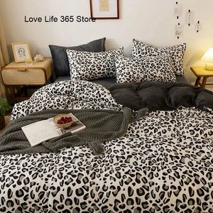 Conjuntos de cama Ins Leopard Padrão Cama Folha Nórdica Simples Quilt Capa Luxo Estilo 200x230 Preto e Branco Duvet com Fronha Premium 231130