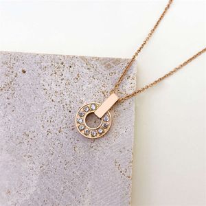 2024 дизайнерское болгарское ожерелье с монетой Baojia, круглое ожерелье из титановой стали, инкрустированное керамическим ожерельем, женское полное бриллиантовое розовое золото