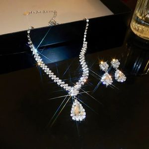Juegos de joyería de boda Pendientes de collar de diez rianas brillantes para mujeres Collar geométrico de gota de agua colgante de colgantes 231201