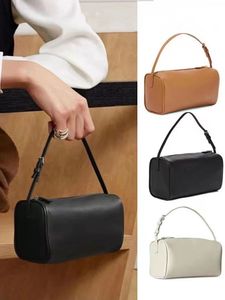 Высокий смысл, нишевый дизайн, высокий уровень внешнего вида, женская сумка из Европы и США, сумка с держателем для ручек на все плечо, маленькая сумка