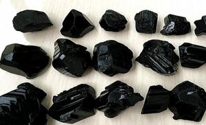 Brezilya'dan dökme kaba doğal siyah turmalin kristaller büyük çiğ doğal taşlar reiki kristal iyileşme lot149492