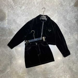 Платье из двух частей, дизайнерский бренд South Oil 23, летняя новая женская треугольная эмблема, железная этикетка, джинсовая рубашка, пальто, модный и универсальный комплект с короткой юбкой T8XJ