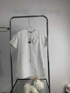 Temel gündelik elbiseler tasarımcı markası 2023 İlkbahar/Yaz Yeni Ürün Üçgen Zinciri Gevşek Moda Göz Yakalama ve İnce Kesme Dantel T-Shirt etek VB68