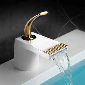 Diğer Musluklar Duşları Accs Beyaz Altın Banyo Musluğu Pirinç Şelale Banyosu Havzası Tuvalet Washbasin Musluklar Monte ve Soğuk Su Tap 231204
