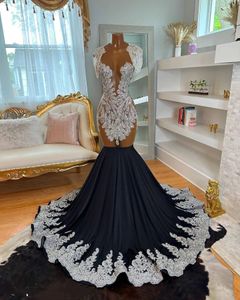 2024 Sexy Backless Mermaid Black Satin Prom Party Dresses Sheer Neck Plus Size Beaded Cap Formal Birthday Evening Occasion Gowns Vestidos