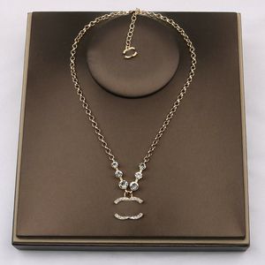 Collane di lusso placcate oro 18 carati Designer di gioielli per le donne Collana con pendente alla moda Regalo per la festa nuziale