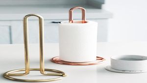 Скандинавская вертикальная металлическая вешалка для бумажных полотенец, обеденный стол, кухонная стойка для туалетной бумаги, подставка, держатель 1244548052