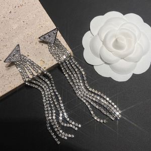 Orijinal tasarımcı elmas püskül küpe klasik butik hediye küpeler doğum günü düğün hediyeleri yüksek kaliteli mücevherler kadınlar yeni gümüş kaplama cazibe saplama küpe