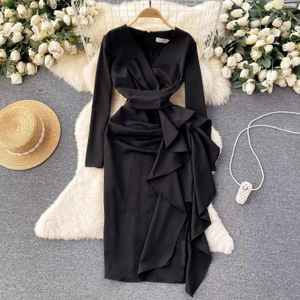 Sıradan Elbiseler 2024 İlkbahar Yaz Kore Moda V Yastık Uzun Kollu Siyah Ruffles Kenar Dikiş Split Olun İş Giyim Ofis Bayanlar midi Elbise