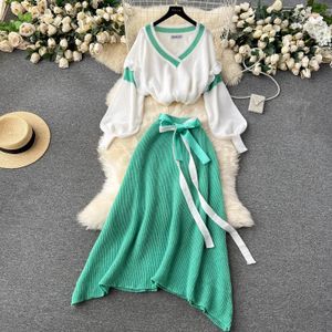 İki Parça Elbise 2024 Sonbahar Kış Tatlı Kazak Etek Takım Kadınlar V Boyun Uzun Fener Kollu Örme Sevimli Küley ve Dantel Yeşil Etek Kıyafetleri