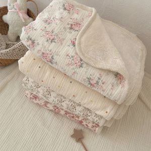 Blankets Swaddling Winter Ins Baby Blankets born Korea Velvet Blanket Floral Muslin Cotton Blanket born Blanket Set Mother Kid 231208