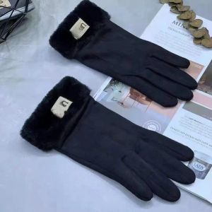 Luvas de grife de alta qualidade Moda de pelúcia luvas impermeáveis para homens mulheres veludo lã de ovelha senhora luvas de cinco dedos design luvas femininas inverno outono