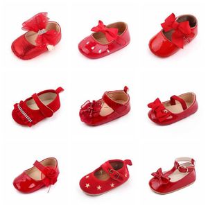Atletik Açık Bebek Kırmızı Ayakkabı Güzel Kız Mary Jane Noel Shinny Ayakkabı Prenses Partisi Toddler Hediye Yumuşak Anti-Sip Tatil Bebek Kız Ayakkabı231212