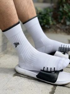Toptan adam siyah beyaz şerit basketbol futbol futbolu atletik çorap moda hip hop elit çorap yüksek kaliteli spor pamuk çorap