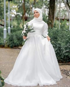 Basit A ​​Hat Beyaz Müslüman Gelinlik Uzun Kollu Yüksek Boyun Hicab Gelinlik 2024 Arap Dubai İslami Vestido de Novia