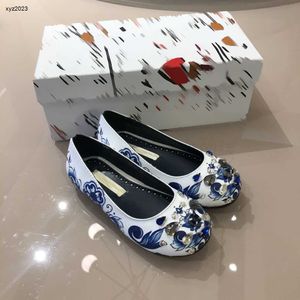 Модная обувь для девочек Синие цветы с принтом по всей детской обуви Размер 26-35 Включая дизайнерскую коробку для обуви Детская обувь принцессы Dec05