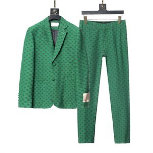 Дизайнерские мужские костюмы с тиснением букв Свадебные пиджаки Смокинги Королевский зеленый однорядный однобортный костюм для жениха Мужские пиджаки Куртка Отличное пальто Брюки M-3XL