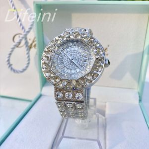 Женские часы в стиле хип-хоп с бриллиантами, хрустальный циферблат и бриллианты, британские часы, модные индивидуальные ультра-вспышки, женские наручные часы с муассанитом