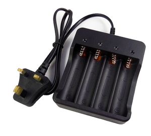 4 Slots Battery Ladegeräte Stecker US Au EU UK Intelligent multifunktionales Ladegerät Universal mit USB -Kabel