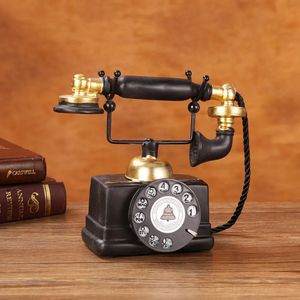 Telefonlar Vintage Yapay Telefon Modeli Reçine El Boyalı Eski Telefon Figürine Rotary Retro Metal Süs Ofis Masası Dekor 231215