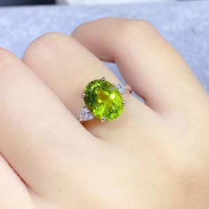 Küme halkaları Doğal Peridot 925 GÜMÜŞ YEMEK İÇİN GÜMÜŞ HING 8mm 10mm VVS Sınıf 3CT Yahudi 3 Katlı 18K Altın Kaplama Parlamaya devam edin