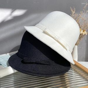 Beralar Kadın Siyah Yün Keçe Cloche İngiliz Top şapka ile Bowknot Geniş Brim Bowler Fedoras Bayanlar Beyaz Disket Kovası