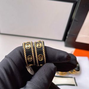 Модное изысканное обручальное кольцо для женщин и мужчин, дизайнерское кольцо класса люкс с буквенным принтом, позолоченное 18-каратным золотом, классическое качество, ювелирные аксессуары, избранные подарки для влюбленных J087