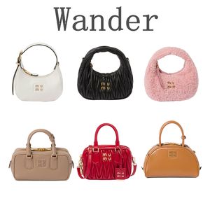 Miumiubag Wander Matelasse bowling boston Borsa firmata Luxury Womens mens fuzzy Borsa a tracolla sotto le ascelle Frizione Cross Body tote bags orsacchiotto Borsa in pelle borsa a mano luna