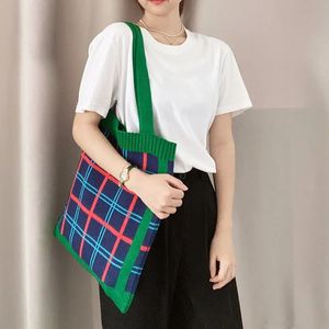 Akşam çantaları Yoreai Güney Kore kadın omuz dikiş renk çanta örgü tote büyük kapasiteli alışveriş çantası kız için sevimli kitap paketi 231219