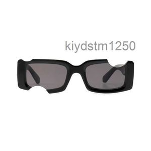 Delikli yeni moda kutu yuvarlak yüz güneş gözlüğü aynı tip küçük çerçeve zvby