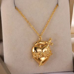 Takı Kutuları Kılıç kolyelerle zarif kalp, kadınlar için kolyeler romantik paslanmaz çelik gerdanlık kolye collier femme 231219