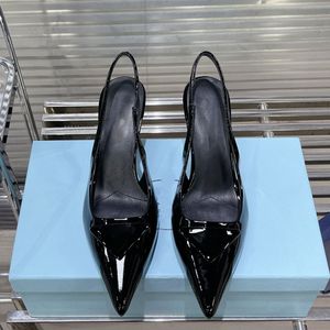 Prad Kadın Sandalet Yüksek Topuklu Düz Ayakkabılar Smine Slingback Topuk Patent Deri Ayakkabı Moda Yaz Topuk Dişleri Elbise Ayakkabı Üçgen Erken Bahar En İyi Kalite 19