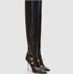 Lüks kış markası kadınlar alma diz üstü botlar stiletto topuk uzun bot oyma kazınmış altın metal düğmeleri patik parti gelinlik zarif yürüyüş eu35-43