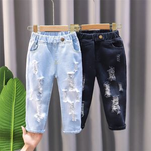 İlkbahar ve yaz sonbahar bebek / yürümeye başlayan moda ripped kot pantolonlar erkek çocuk kıyafetleri 210528