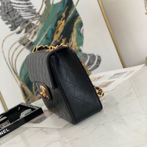 10A Tasarımcı Lüks Klasik Flep Bag Altın Kaplama Büyük Logo omuzun üzerine kaydırılabilir ve yıpranmış crossbody bileziği bir el çantasına kısaltabilir