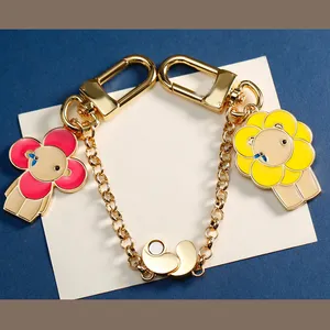moda kadın erkek anahtarlık lüks tasarımcı çiftler sevimli anahtar zincir anahtarlık çift bebek kolye manyetik toka zinciri çanta cazibesi aksesuarları csd2312258