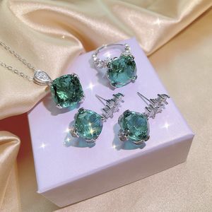 Hot Fashion Blue CZ Zirkoon 15 karaat Steen Oorbellen Ketting Ringen voor Vrouwen OL Elegante Klaver Designer Klassieke Zoete Charme Oorbel Oorbellen Ketting Oor Ring Sieraden