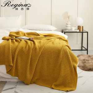 Regina walf, ekose battaniye moda taşınabilir uçak sıcak waffle örme, atma ev dekoru yatak örtüsü yorgan 231225