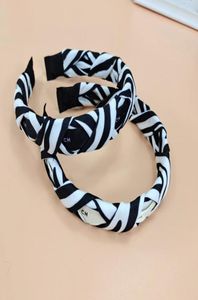 Siyah Beyaz Kadın Tasarımcılar Kafa Bantları Cletters Baskı Kadın Kafa Bandı C065 Kızlar Karışık Desen Headwraps Saç Hoop Sport Accessorie7360411