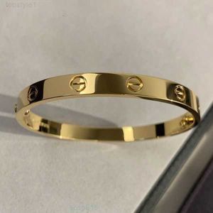 Love Series Gold Bangle Au 750 18 k Never Fade 18-21 Size with Box Screwdriver Official Replica Quality Luxury for Girlfriend Couple Bracelet 5875 Luck Z1t7