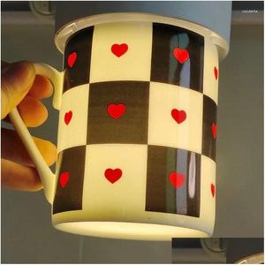 Canecas de canecas de estilo europeu de goma de caneca de caneca de goma de ponta de gente de chá com casal de férias de férias de férias de férias dando uma entrega de gotas cheias de caixa