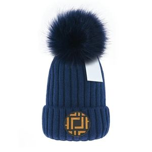 Beanie Cap Mens Designer Buck şapkaları Yeni moda kadın bayanlar sıcak kış beanie büyük sahte kürk pom poms bobble şapka dışarısı