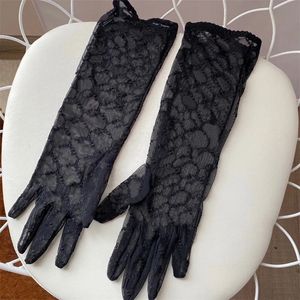 Kadın Dantel Eldiven Tasarımcı Mektupları G Nakış Mitten Luxury Split Parmak Mittens 2 Stil Siyah Kadın Uzun Mesh Guantes Moda Seksi Eldiven